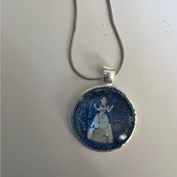 Cinderella Necklace - Picture 3 of 3